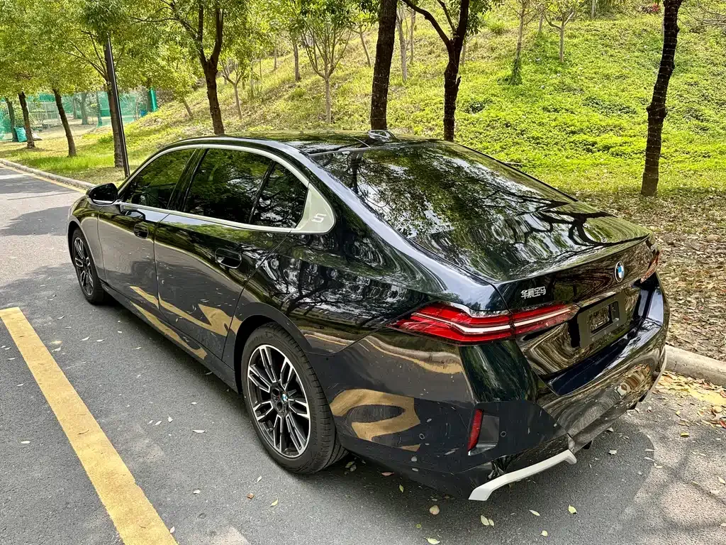 BMW 5 Series — фото 10