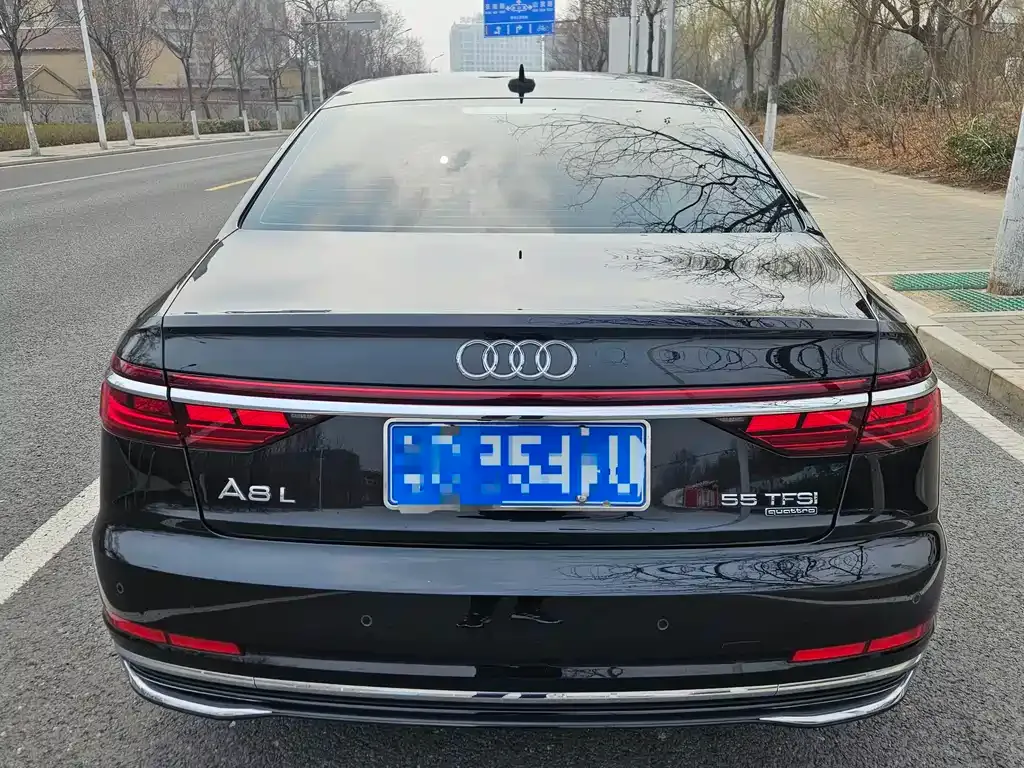Audi A8 — фото 3