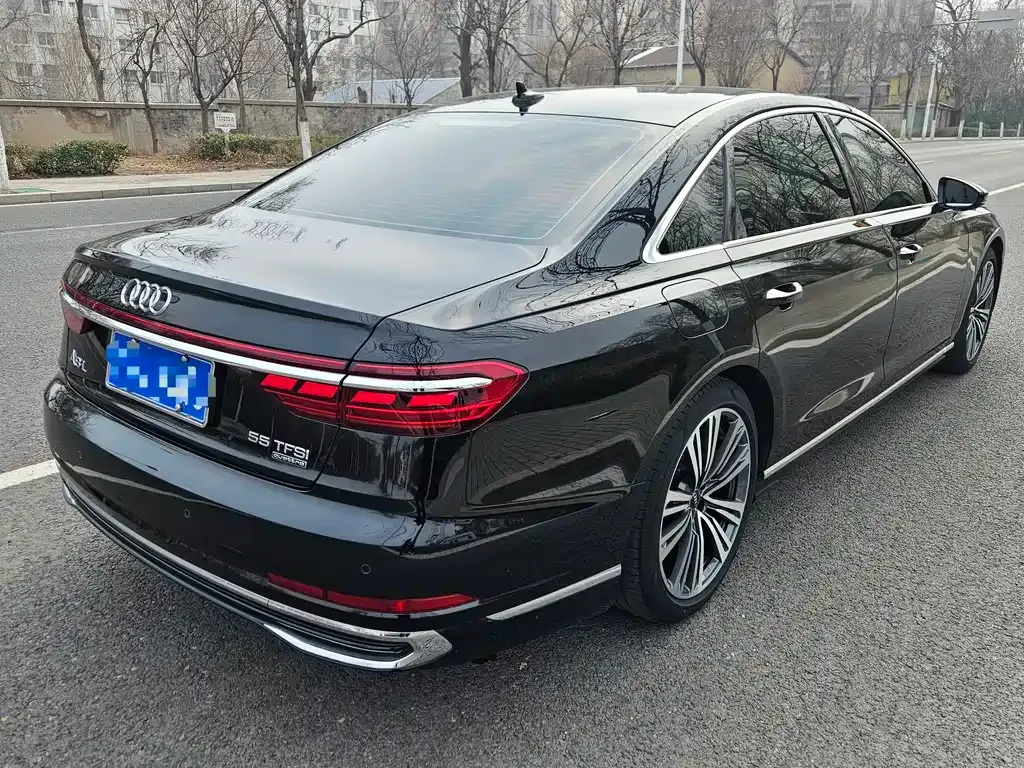 Audi A8 — фото 5