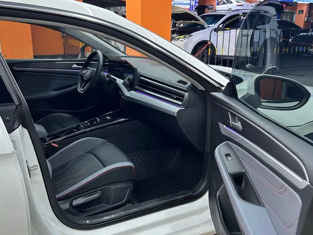 Volkswagen Lamando 2023 из CN, фото 8