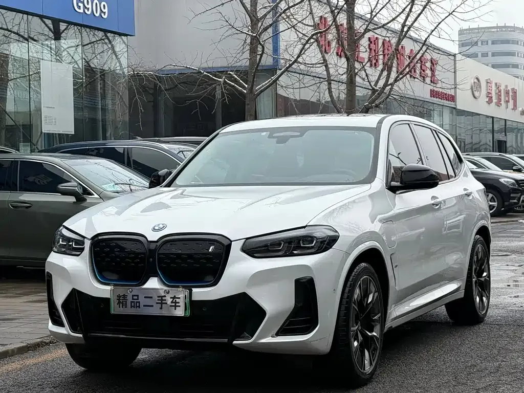 BMW iX3 — фото 1