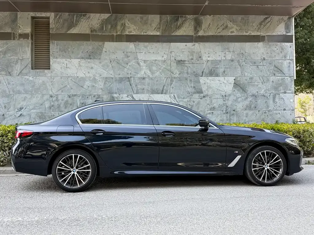 BMW 5 Series — фото 10