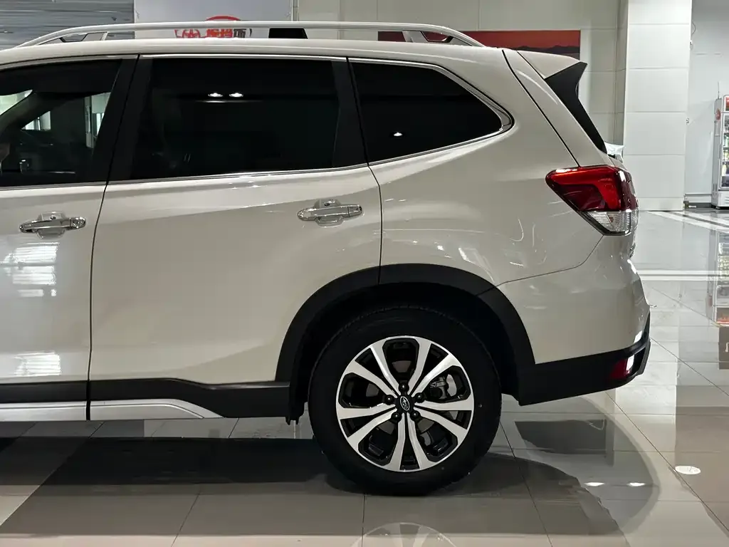 Subaru Forester — фото 5