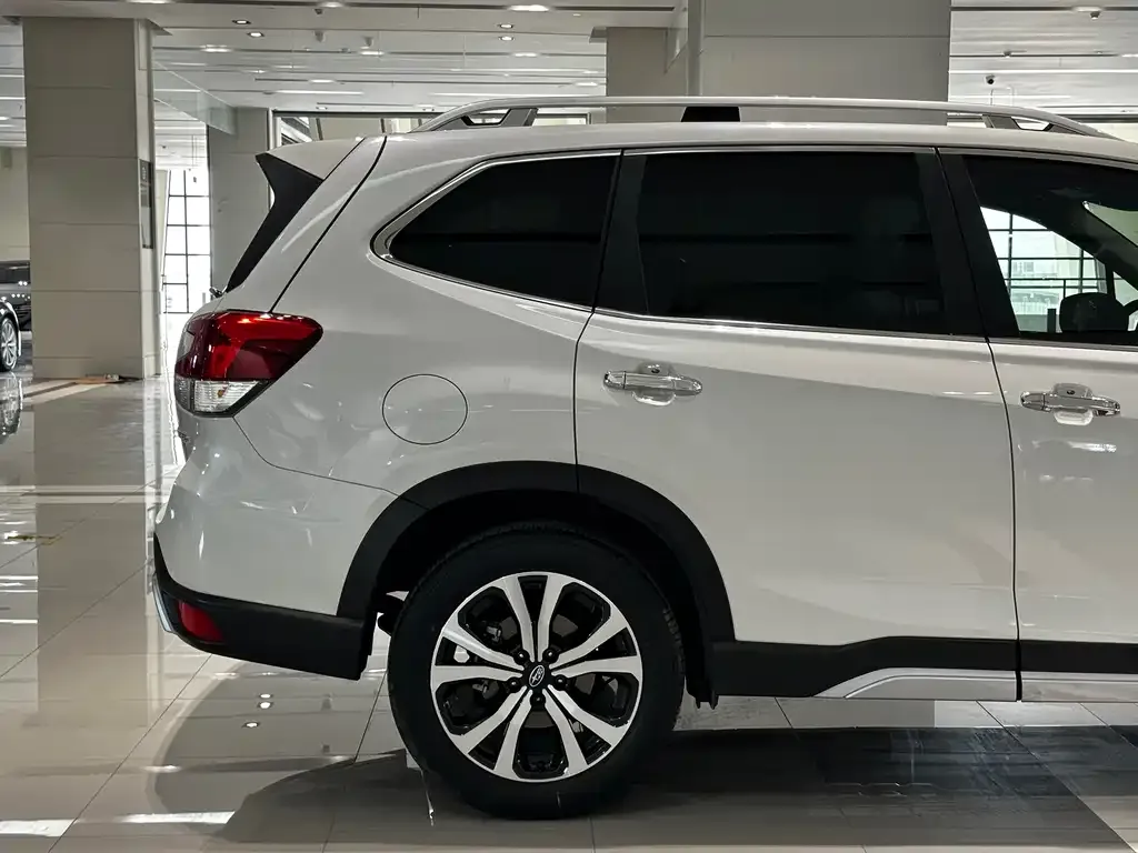 Subaru Forester — фото 7