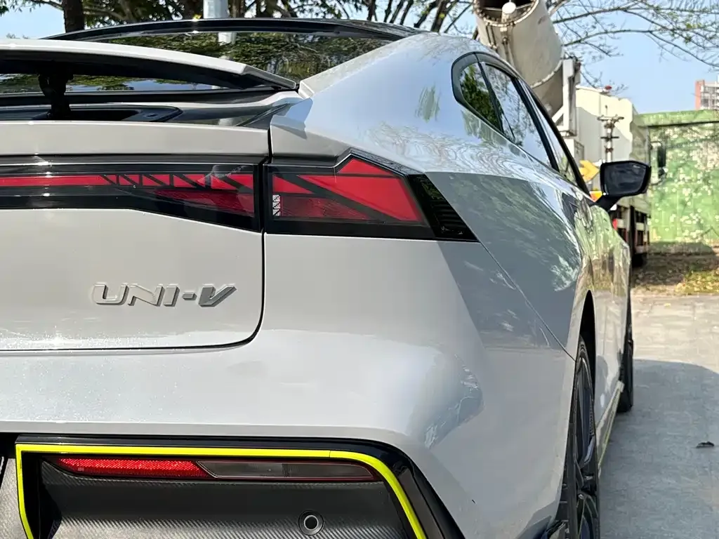 Changan UNI-V 2023 из CN, фото 2