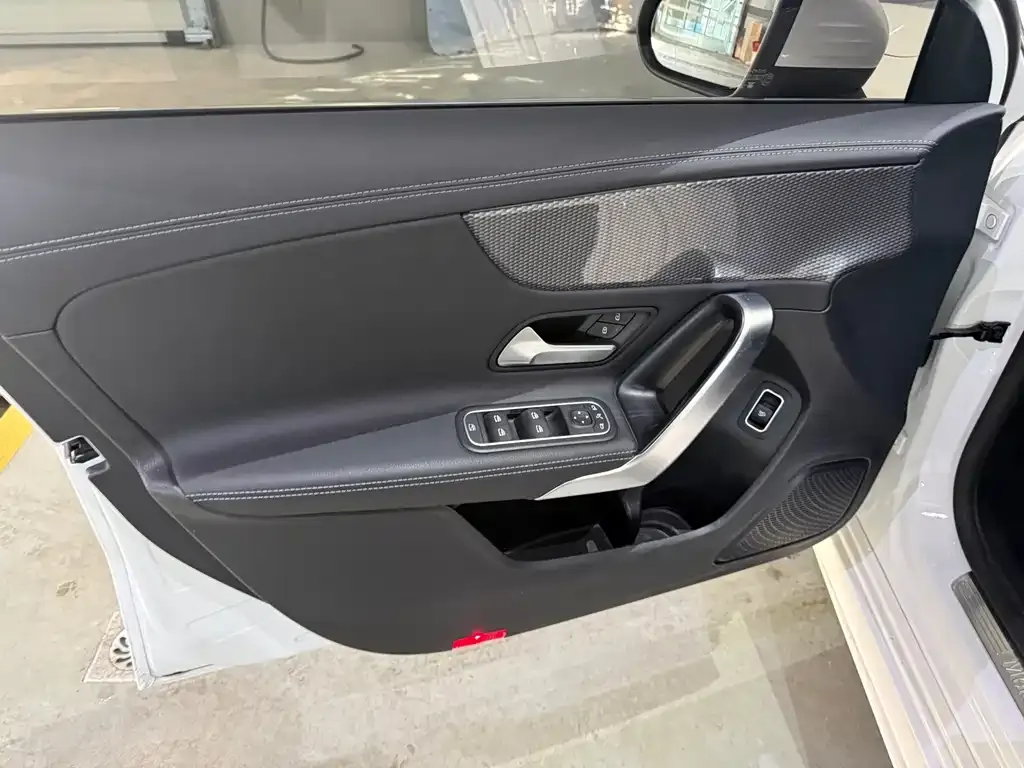 Mercedes-Benz A-Class 2023 из CN, фото 8