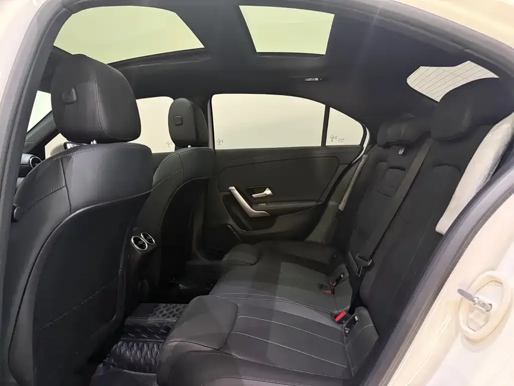 Mercedes-Benz A-Class 2023 из CN, фото 2