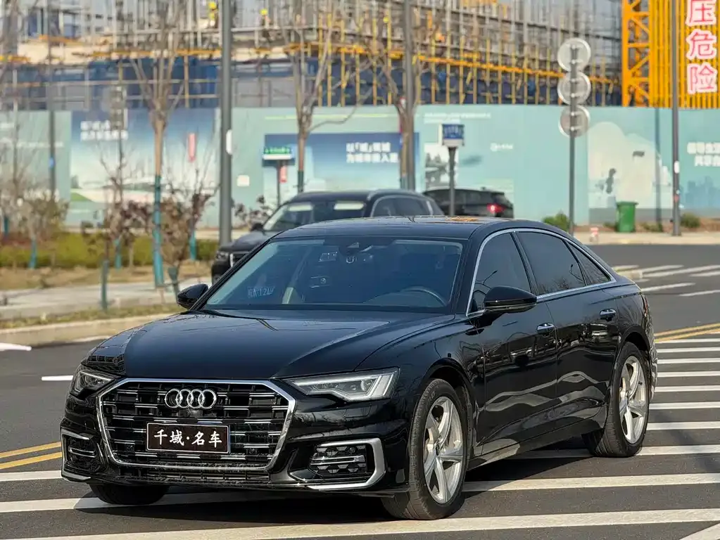 Audi A6L — фото 1