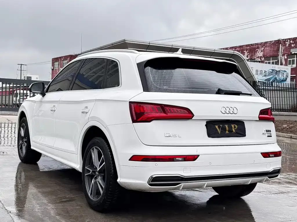 Audi Q5L — фото 4