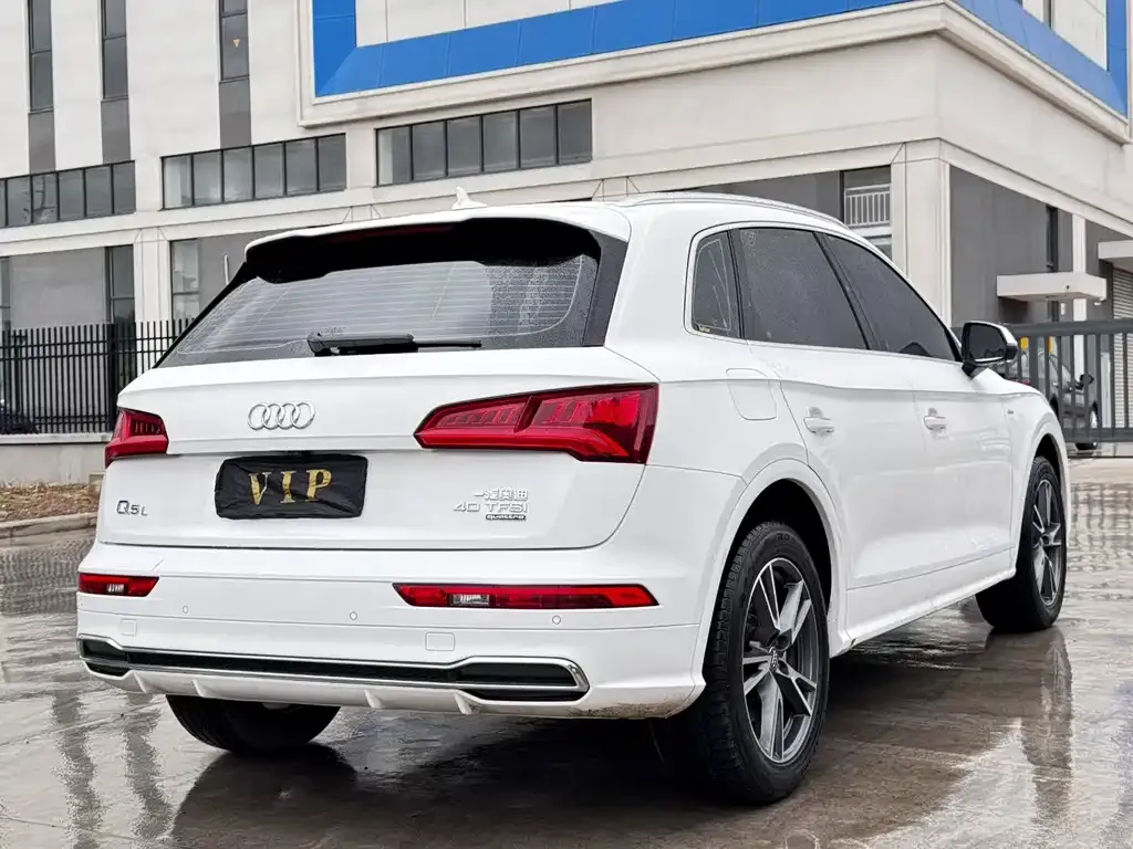 Audi Q5L — фото 5