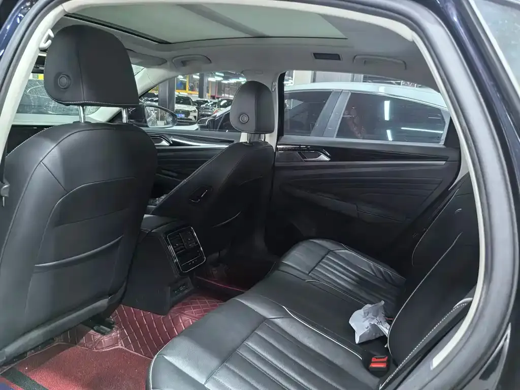 Volkswagen Passat 2022 из CN, фото 2