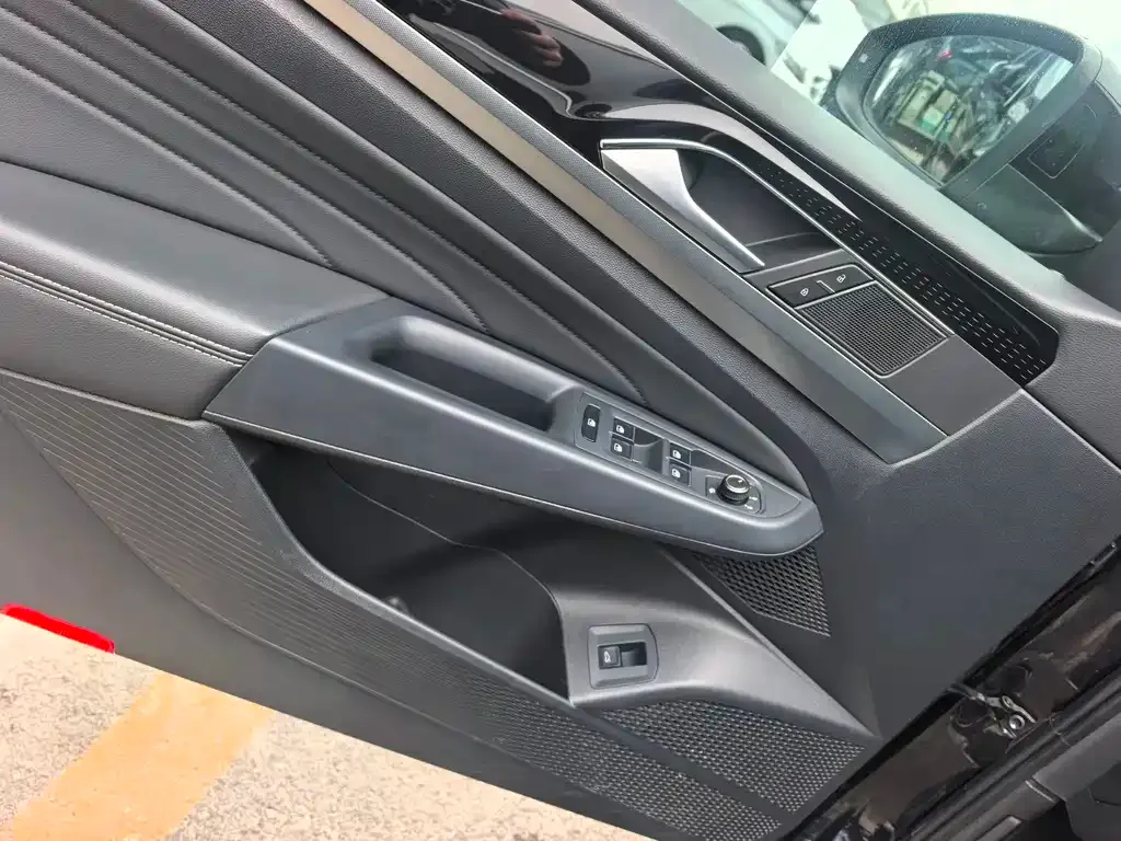 Volkswagen Passat 2021 из CN, фото 4