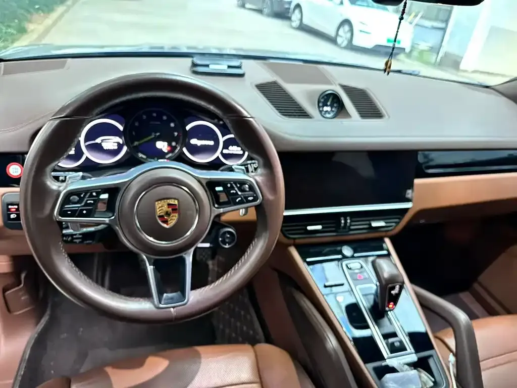 Porsche Cayenne Hybrid — фото 5