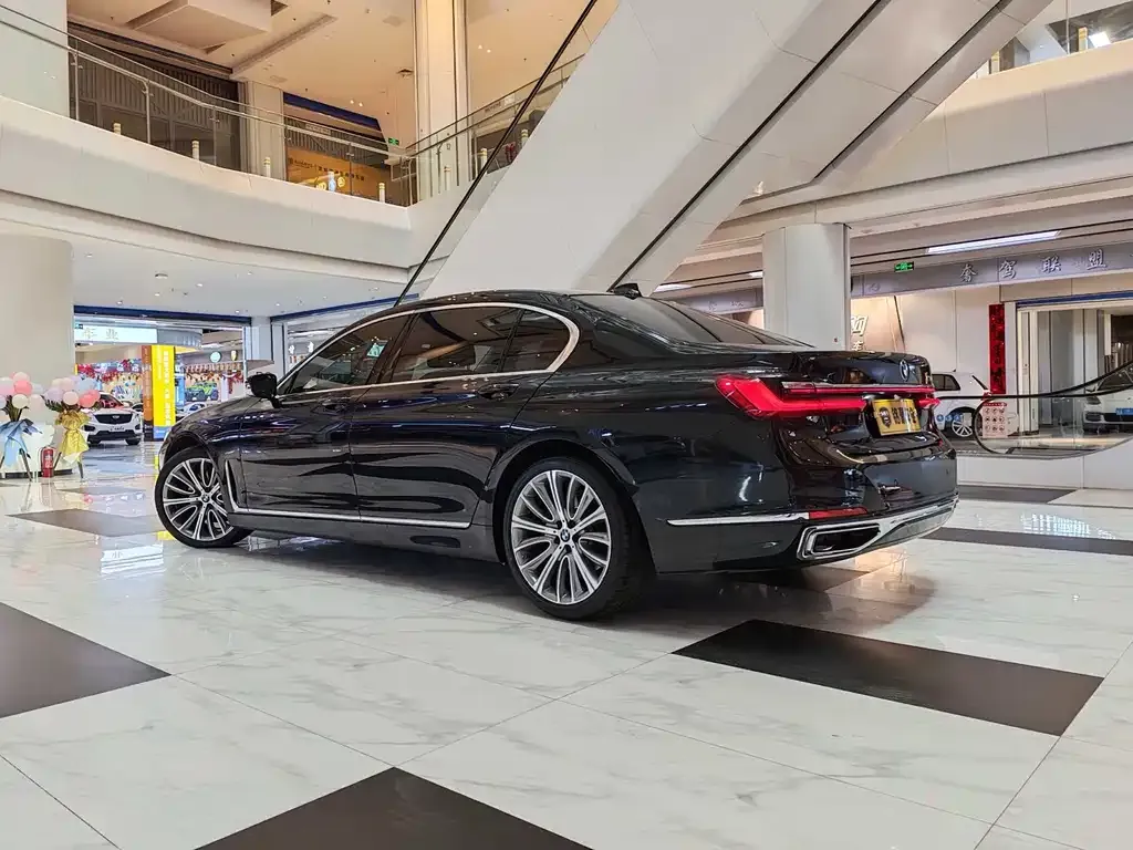 BMW 7 Series — фото 10