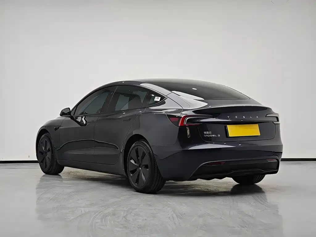 Tesla Model 3 — фото 9