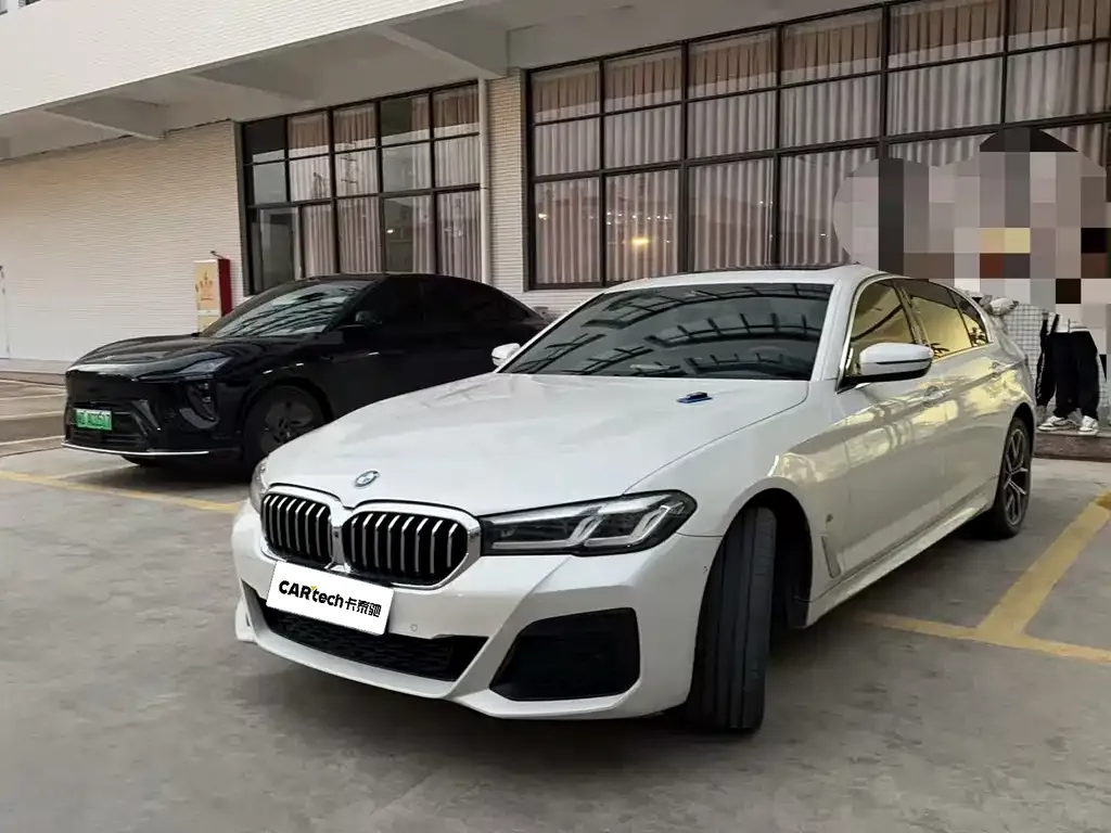 BMW 5 Series 2023 из CN, фото 1