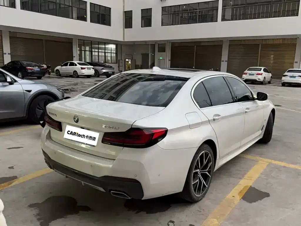 BMW 5 Series 2023 из CN, фото 7