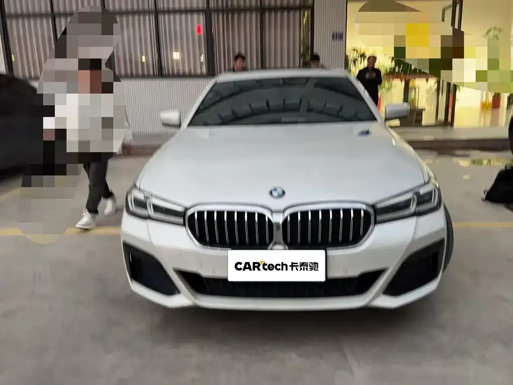 BMW 5 Series 2023 из CN, фото 4