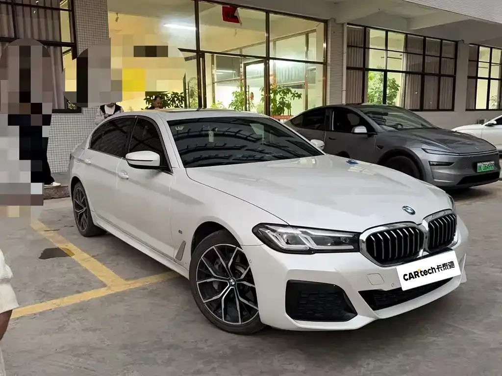 BMW 5 Series 2023 из CN, фото 10