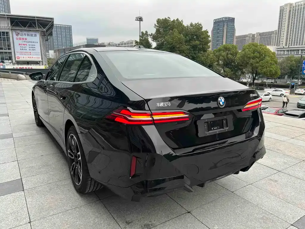 BMW 5 Series — фото 10