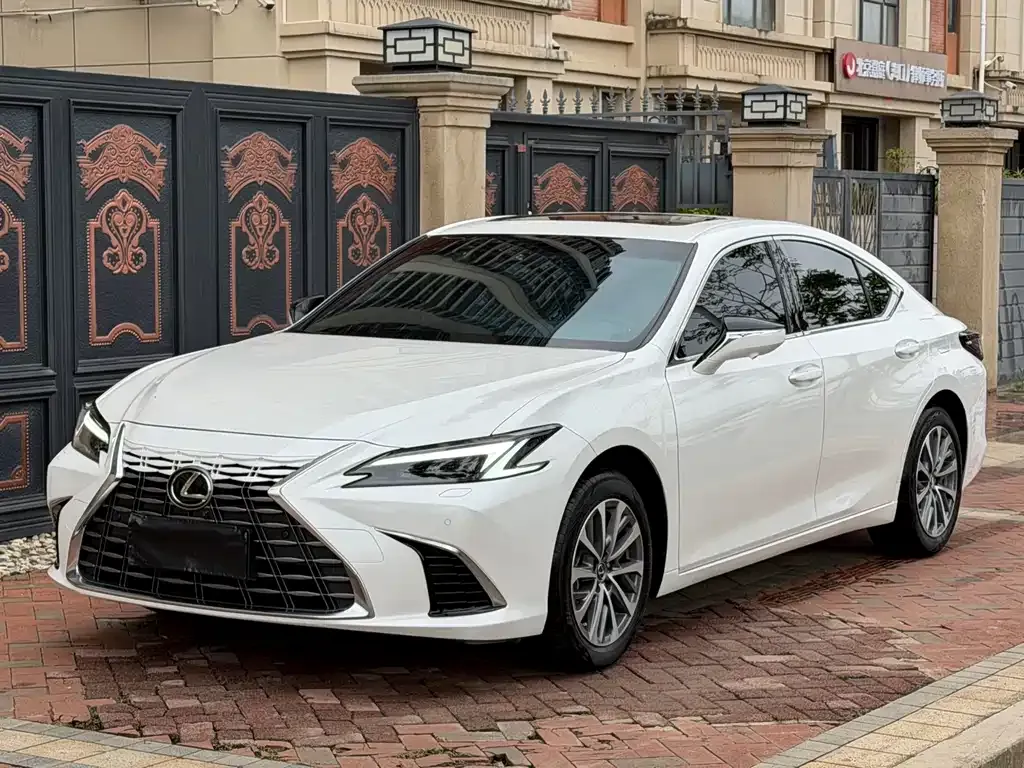 Lexus ES — фото 1