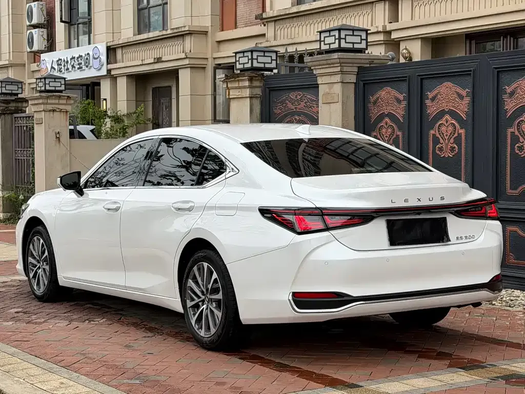Lexus ES — фото 6