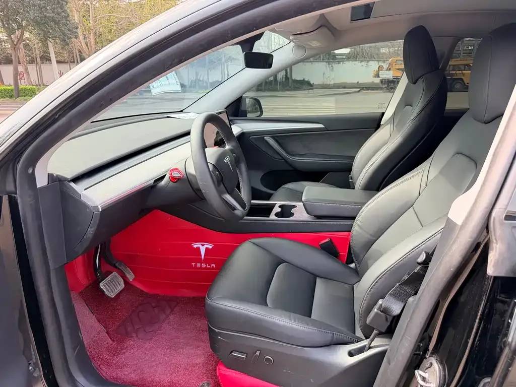 Tesla Model Y — фото 8