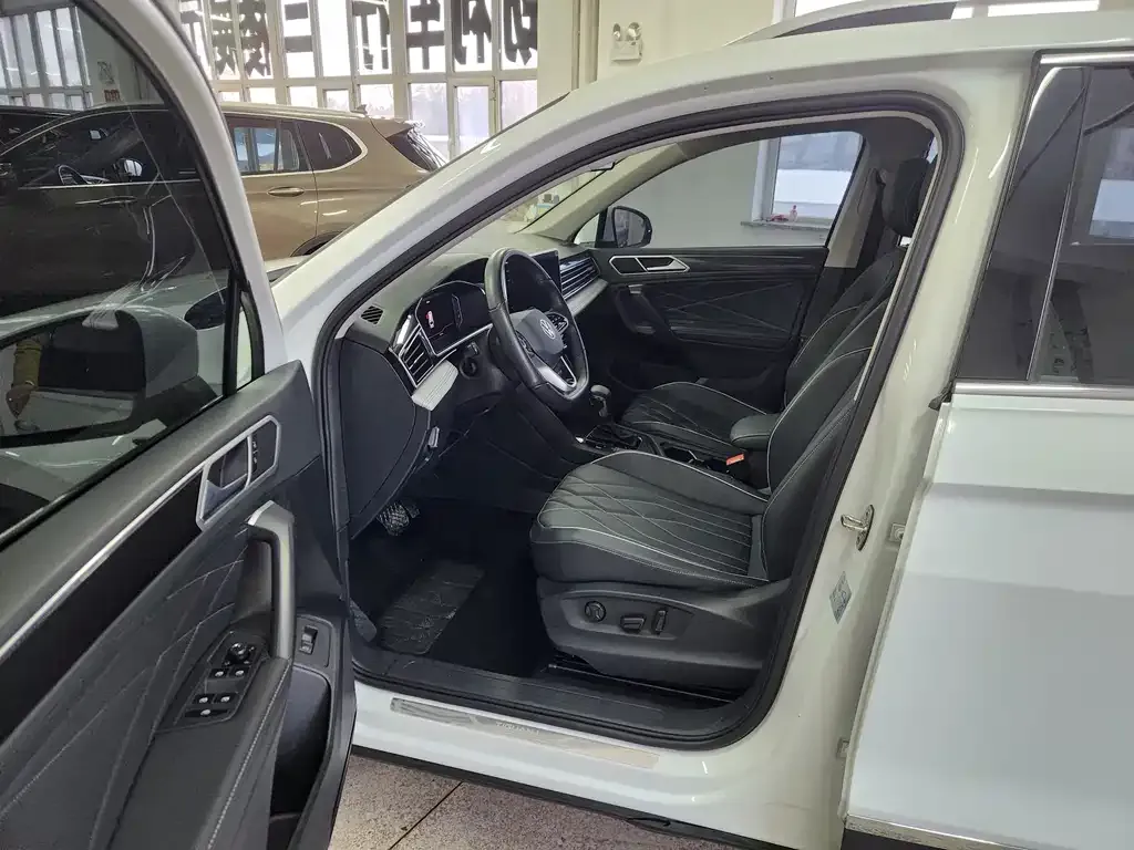 Volkswagen Tiguan L 2023 из CN, фото 6