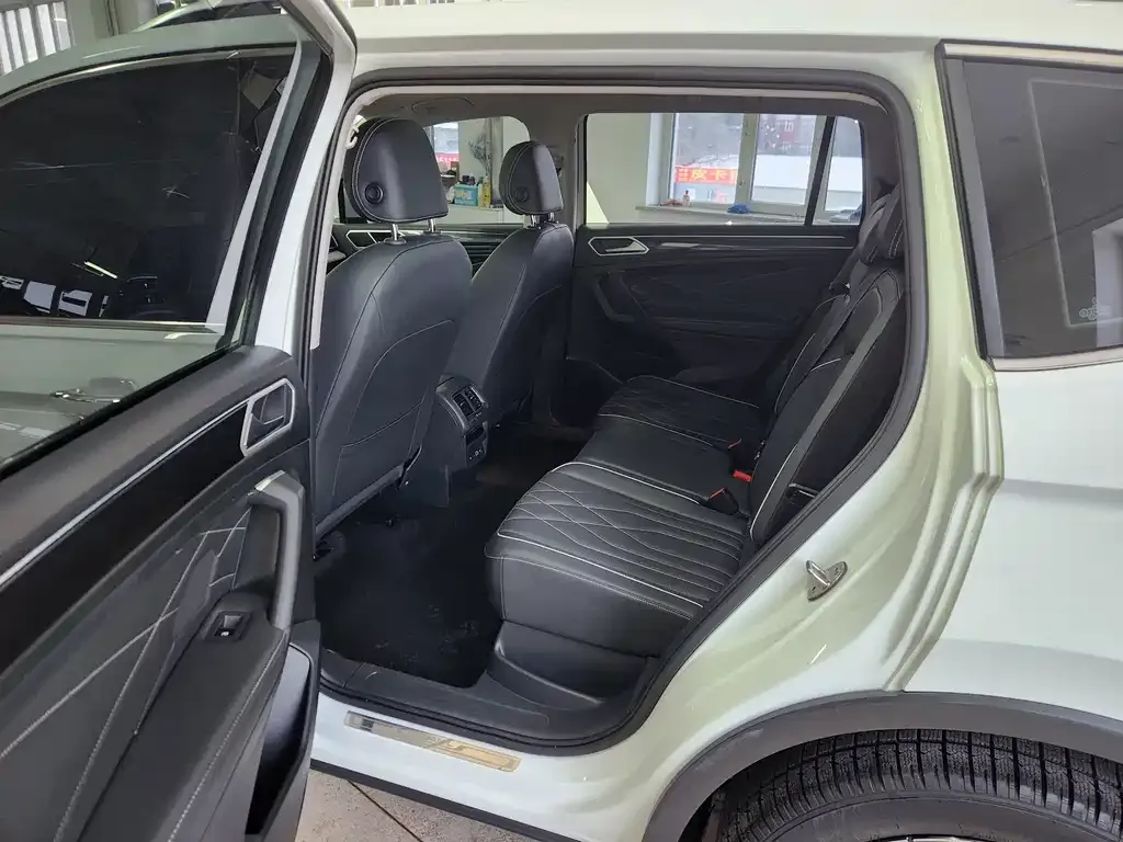 Volkswagen Tiguan L 2023 из CN, фото 4