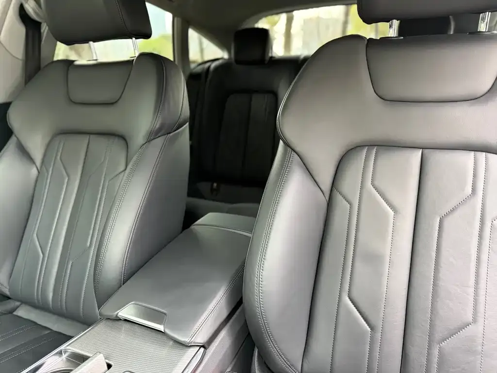 Audi A7 2021 из CN, фото 3