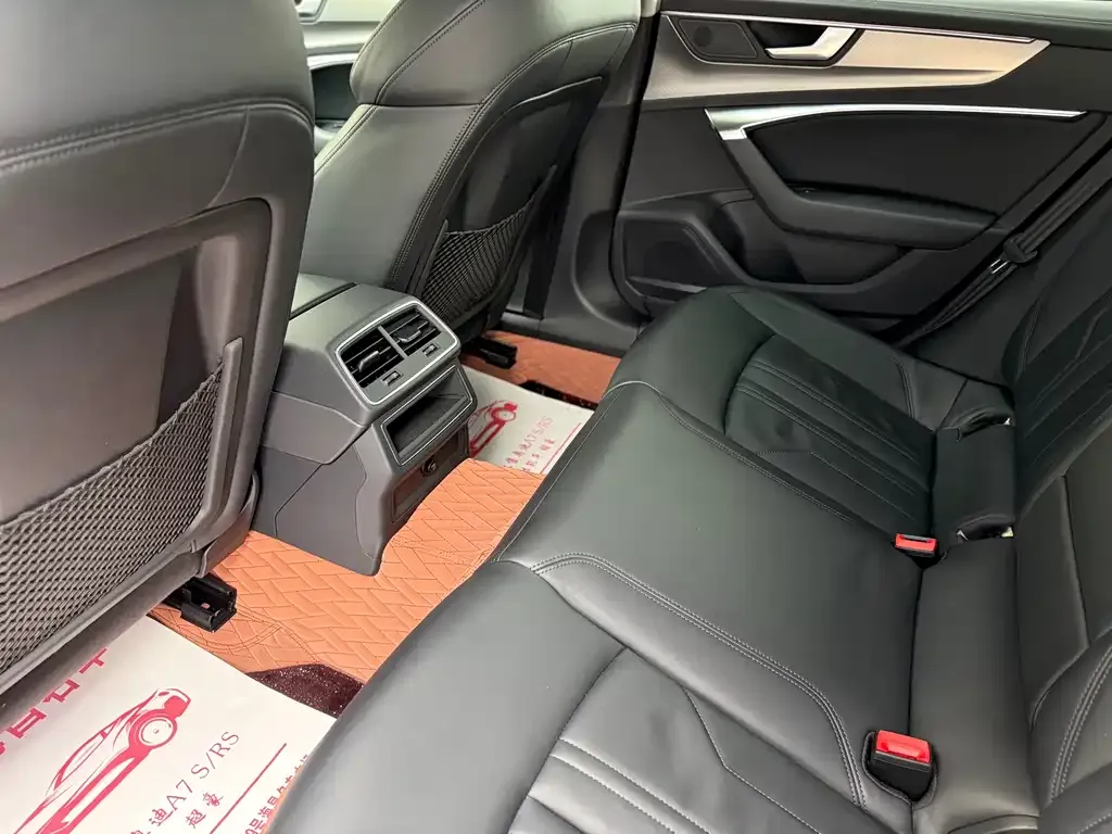 Audi A7 2021 из CN, фото 10