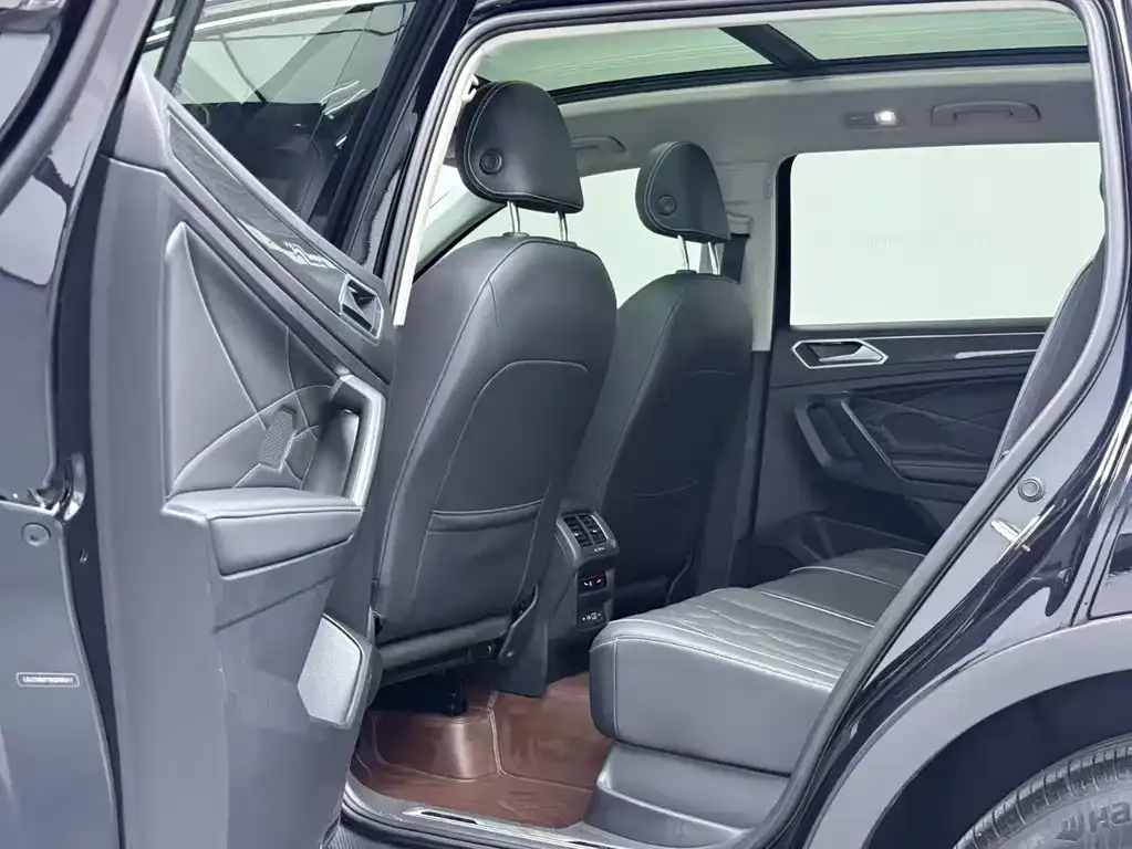 Volkswagen Tiguan L 2022 из CN, фото 4