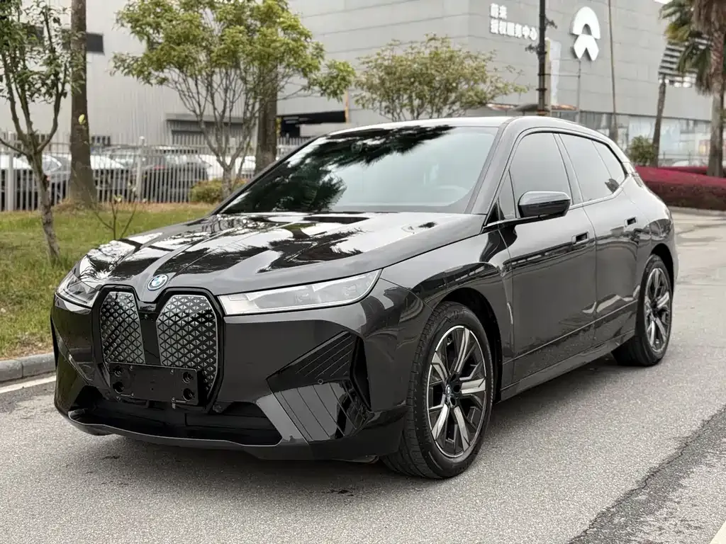 BMW iX