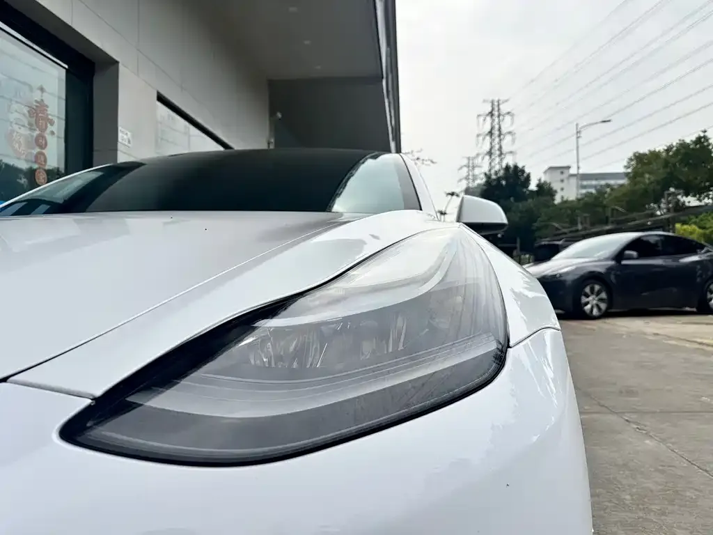 Tesla Model 3 — фото 3