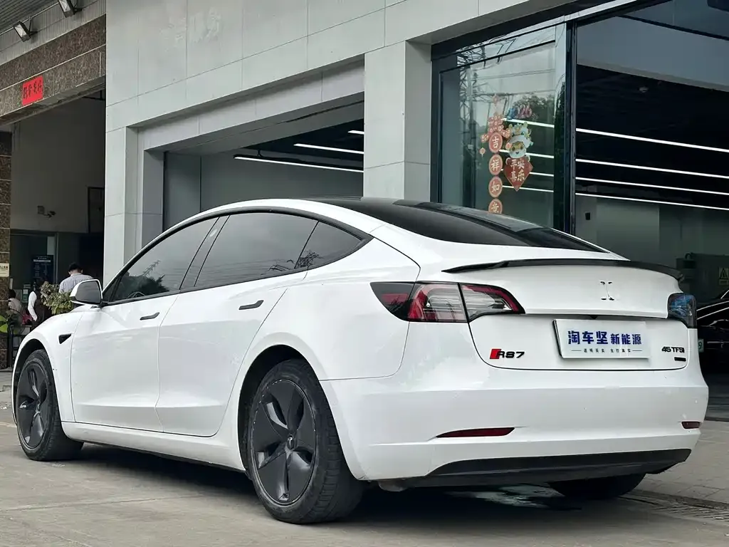 Tesla Model 3 — фото 6