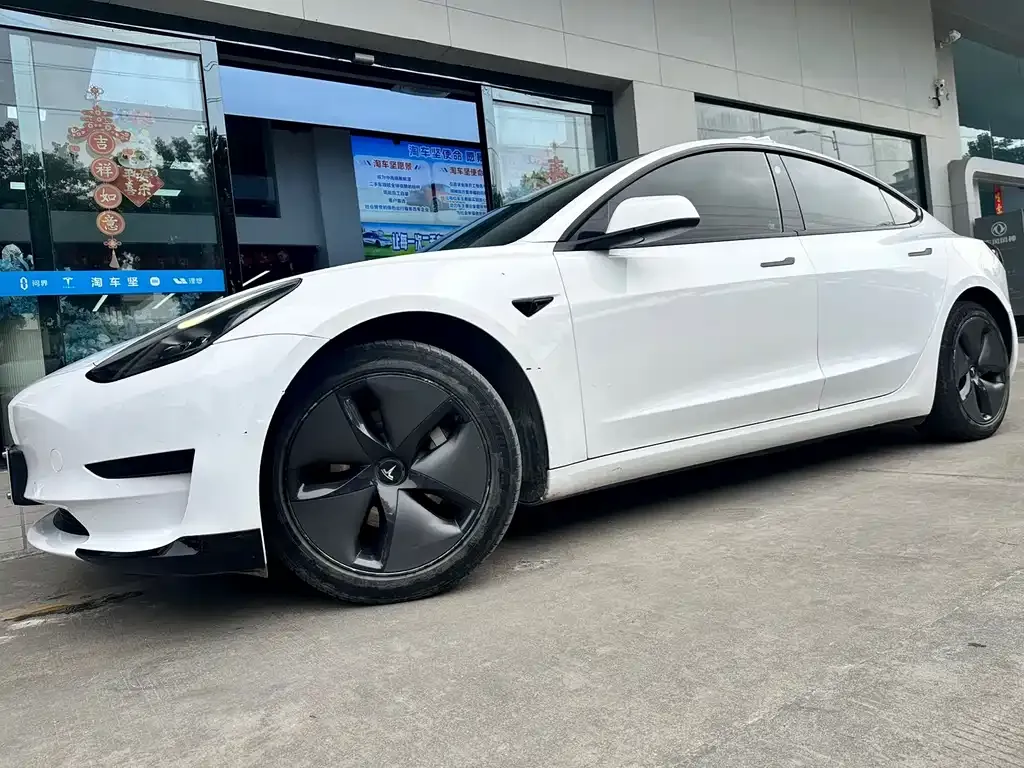Tesla Model 3 — фото 4