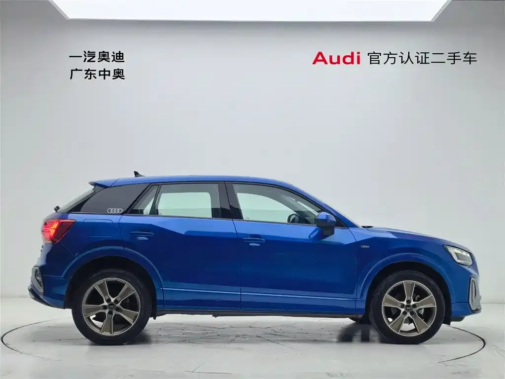 Audi Q2L — фото 9
