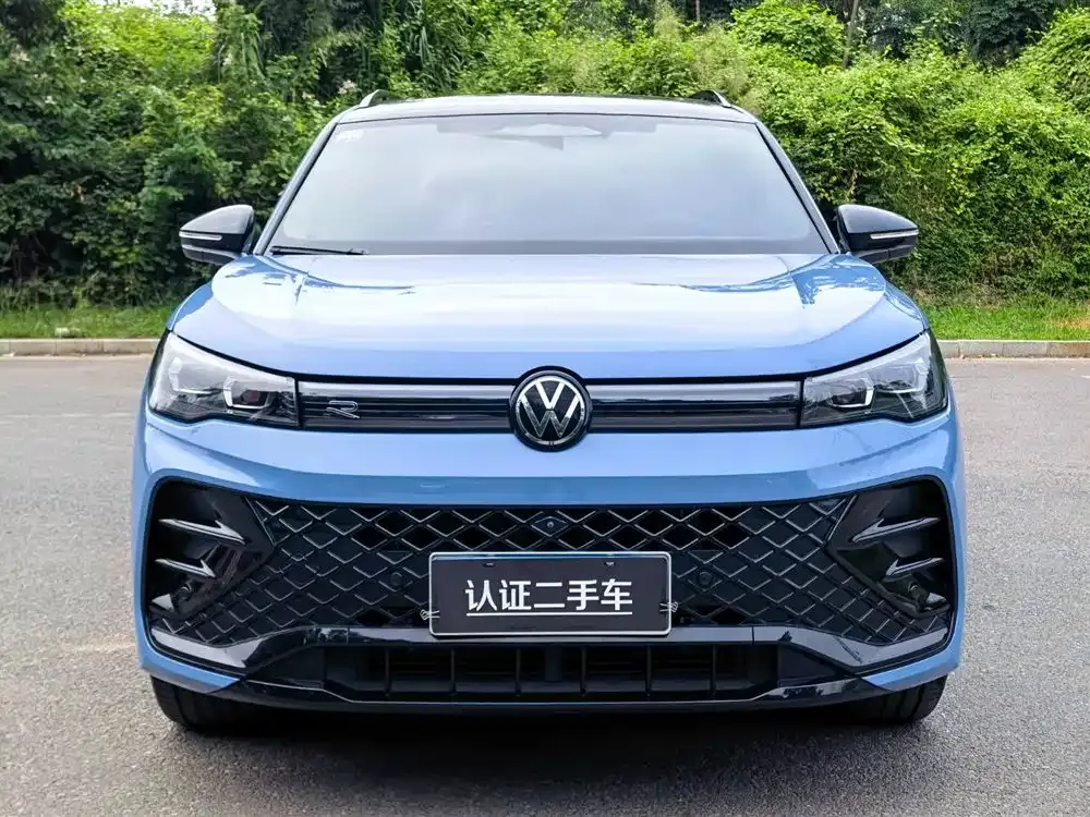 Volkswagen Tiguan L — фото 9