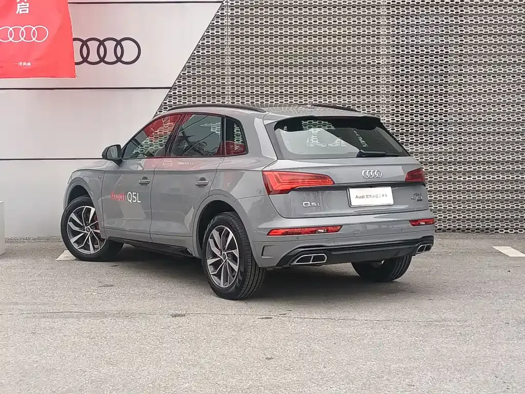 Audi Q5L — фото 8