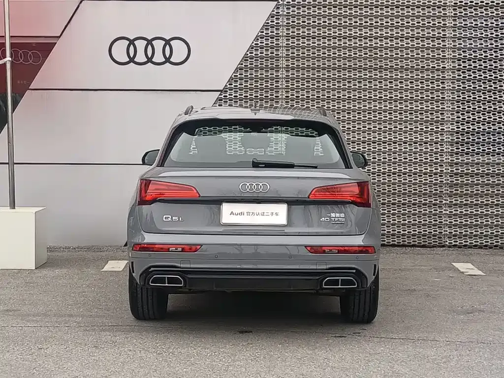 Audi Q5L — фото 9