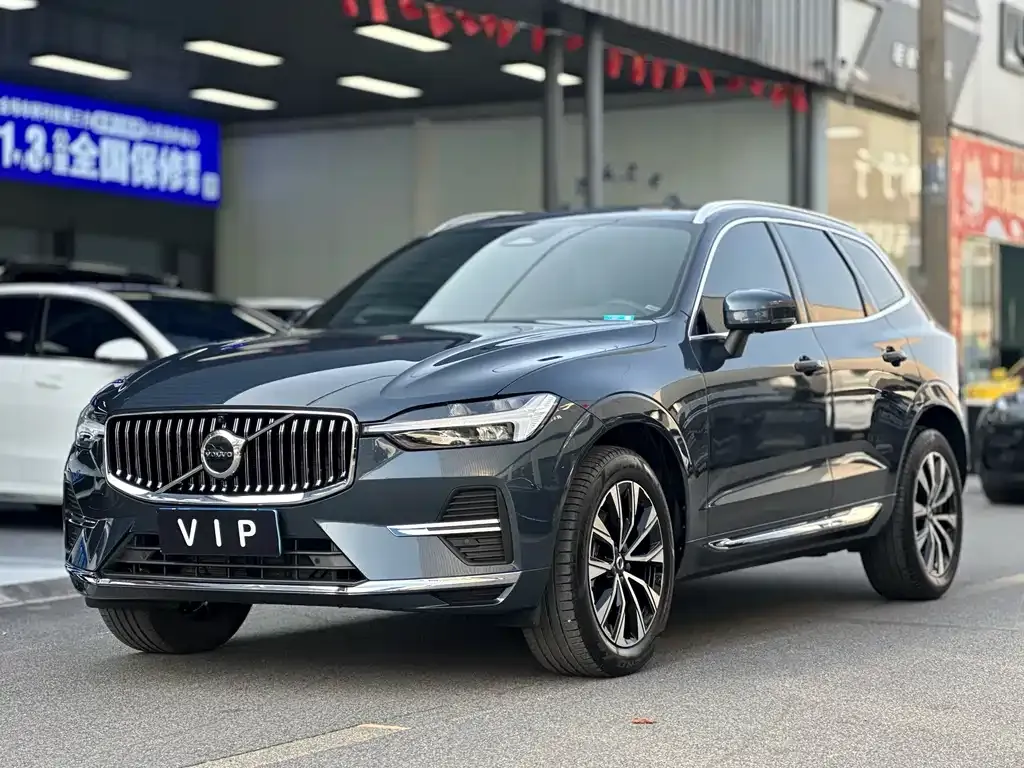 Volvo XC60 — фото 1