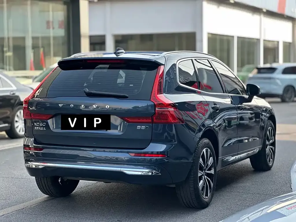 Volvo XC60 — фото 10