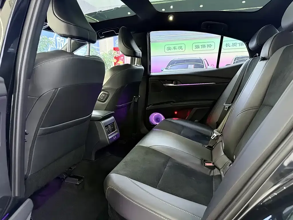 Toyota Camry 2024 из CN, фото 2