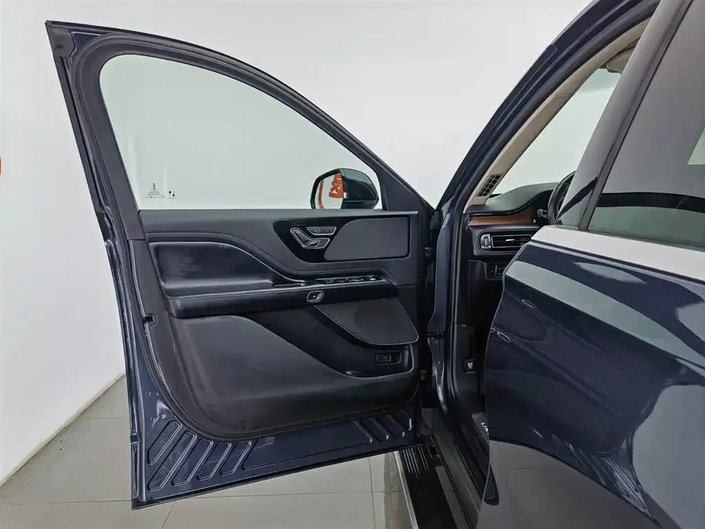 Lincoln Aviator 2023 из CN, фото 3