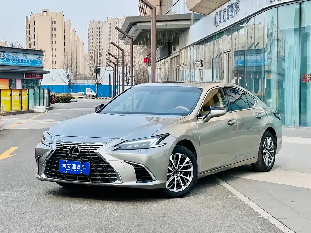 Lexus ES — фото 1