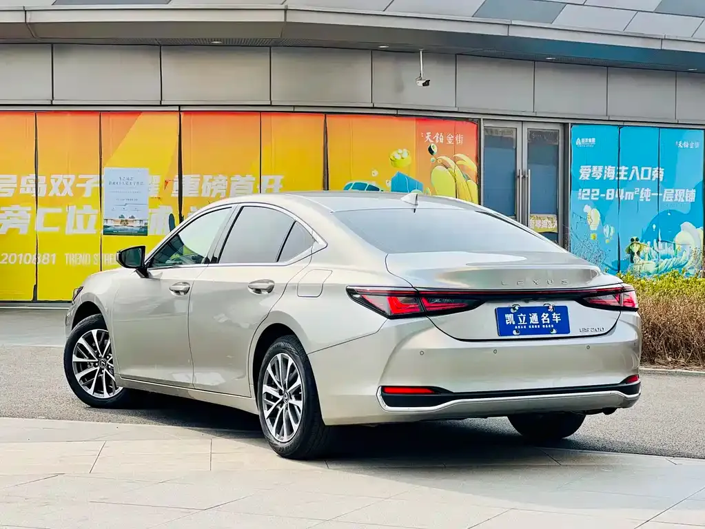 Lexus ES — фото 10