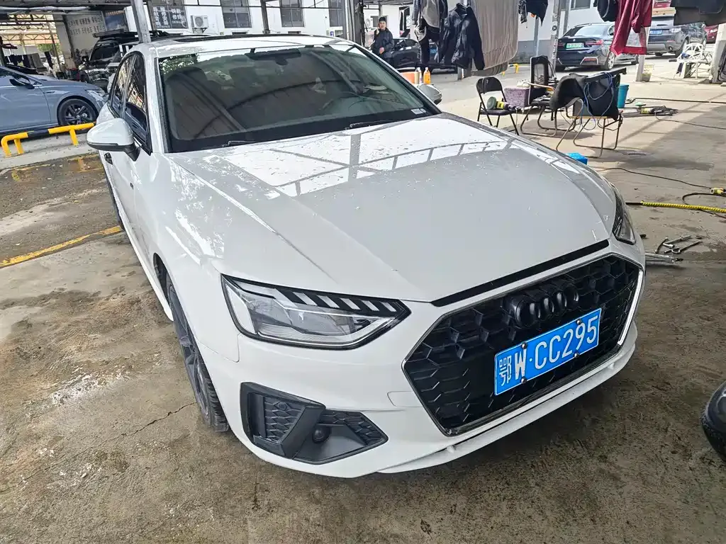Audi A4L 2021 из CN, фото 7