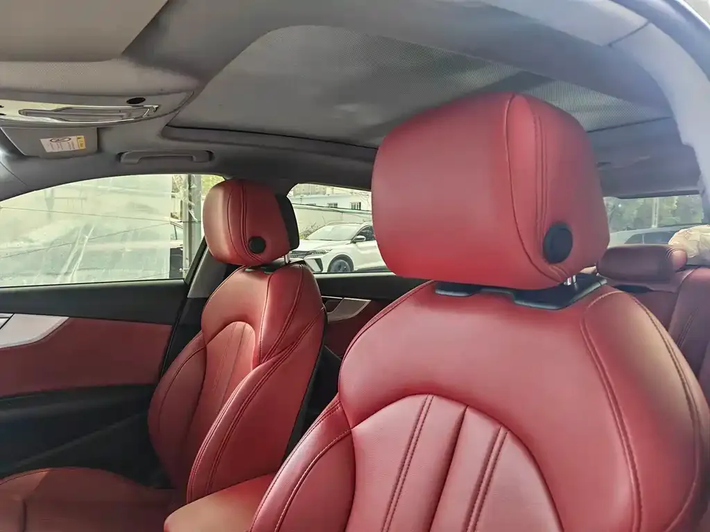 Audi A4L 2021 из CN, фото 2