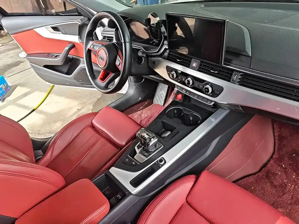 Audi A4L 2021 из CN, фото 4