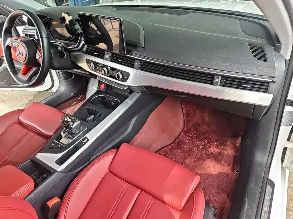Audi A4L 2021 из CN, фото 8